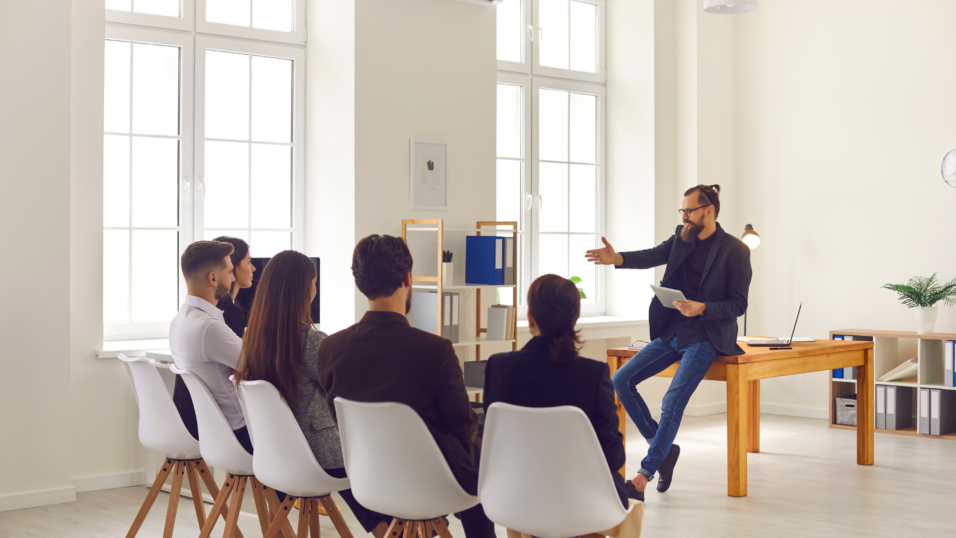 《Asia Hospitality Career》上司唔易做！學識分餅仔 人人笑住buy